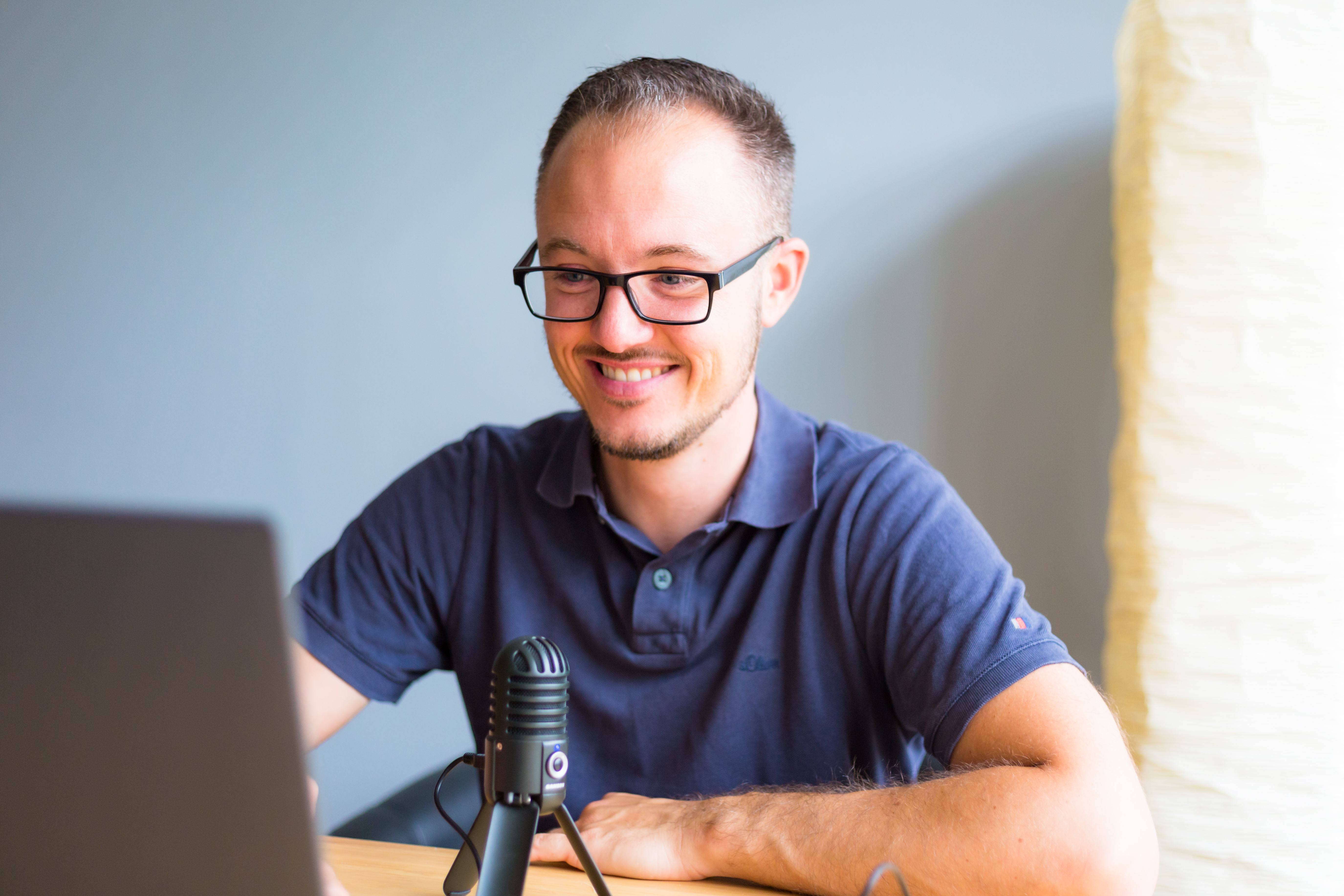 STEH ZU DIR - Der Podcast der Dich und Deine Bedüfnisse wieder in den Fokus rückt